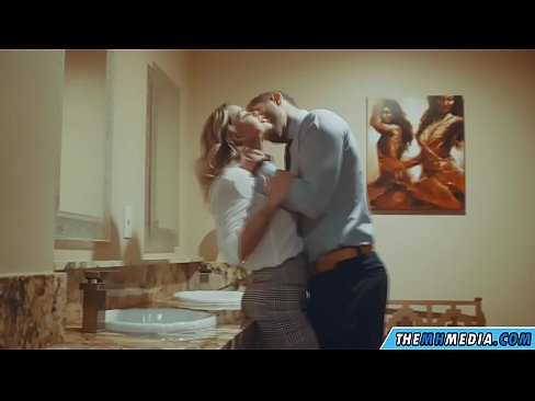 ❤️ 当一个胸大无脑的金发女郎在公共厕所里勾引你时 ❤️ 自制毛片❌❤